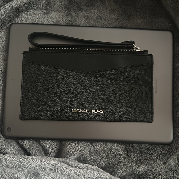 MK wristlet - Picture 3 of 3